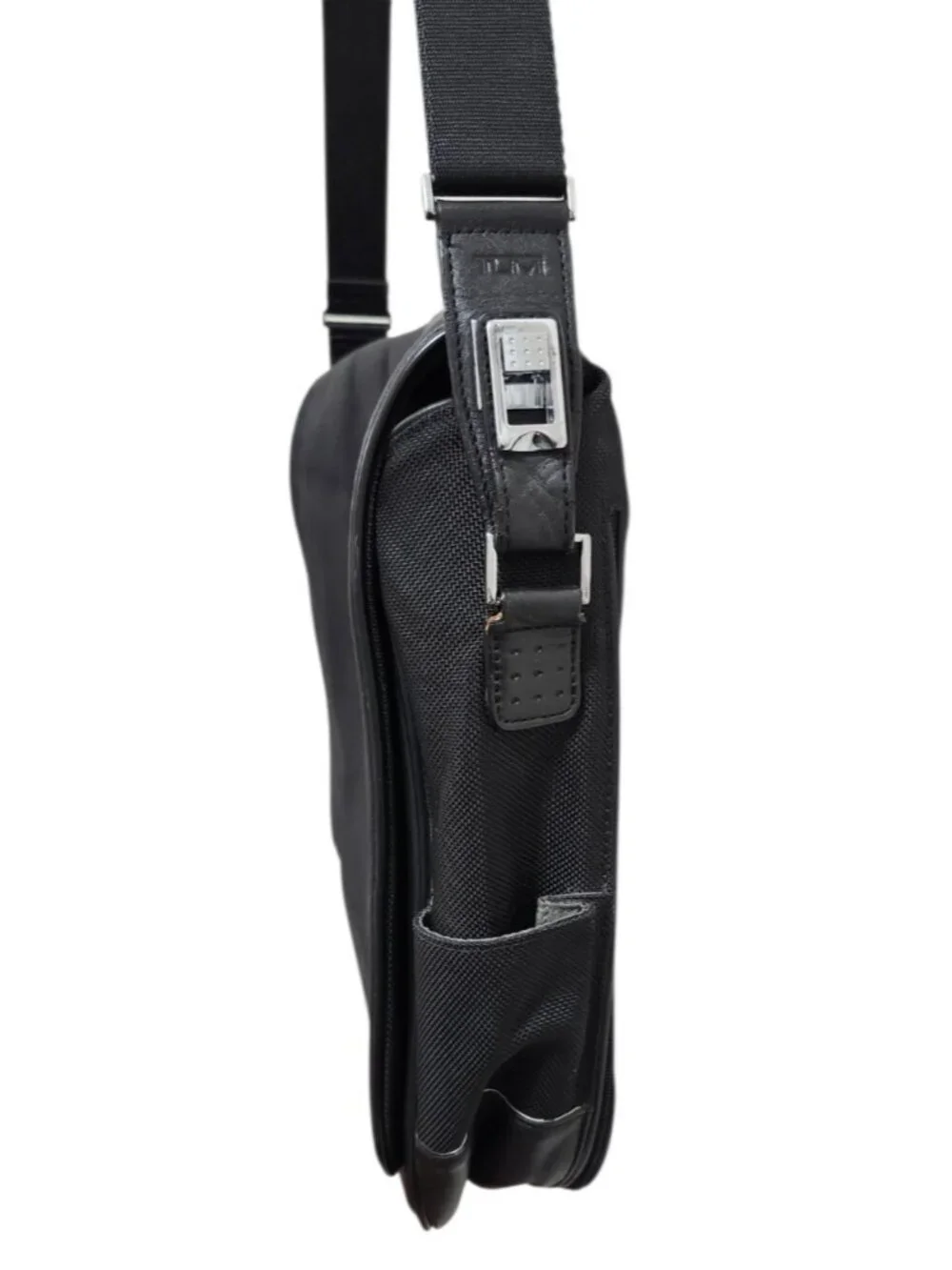 TUMI Black Messenger Bag Trim Laptop Crossbody Business Travel Work Bag